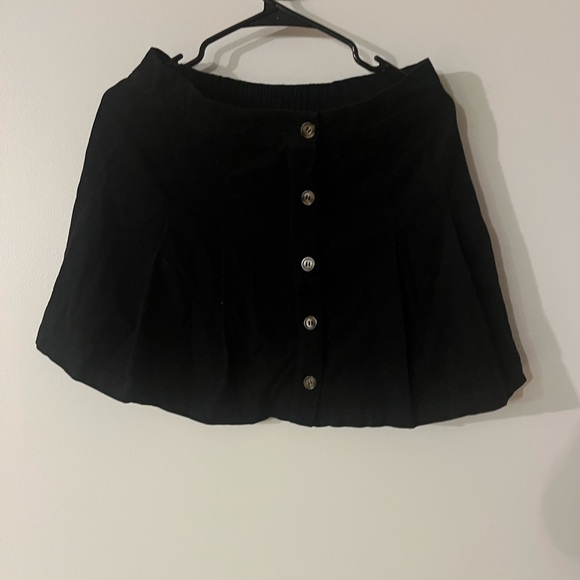 Blac Skirt - Picture 2 of 4